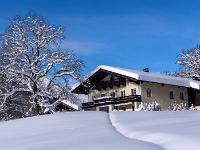 Bauernhof in Hohenaschau im Winterkleid